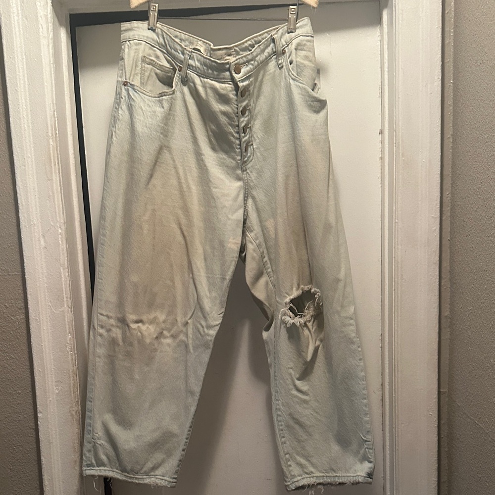 Universal Thread Light Wash Button-Fly Jeans
